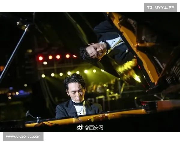 JCK觉城之夜N112山西交城上演，头条主赛罗周江措与加依达尔·卡哈二番战。